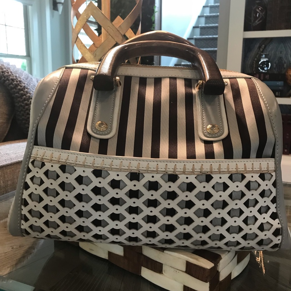 🎖Brown stripe Henri Bendel bag w/ wooden handles